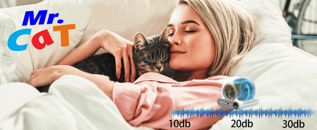 zadovoljen lastnik in mačka z avtomatskim mačjim straniščem PetCare