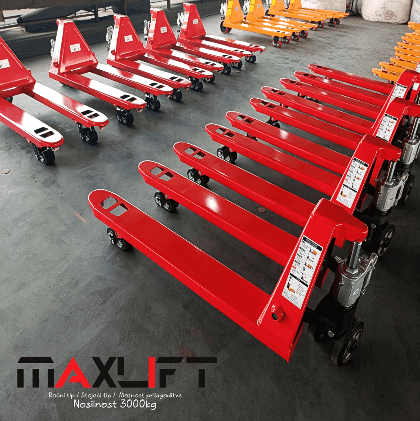 Ročni paletni viličarji MAXLIFT pripravljeni za skladišče in transport palet